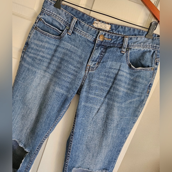 Free People 29 *32" Waist Capri Very Good Condition - Picture 3 of 6